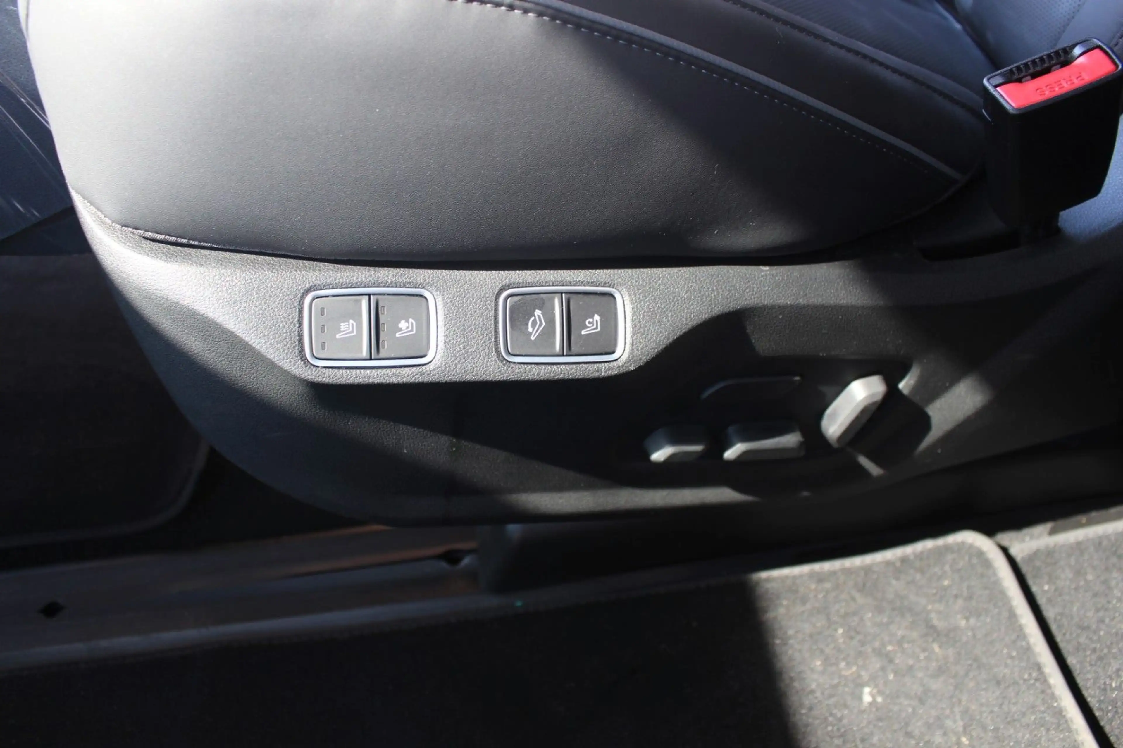 Hyundai STARIA Signature 2WD 7Sitzer/Memory/Head-Up/VOLL — photo 12