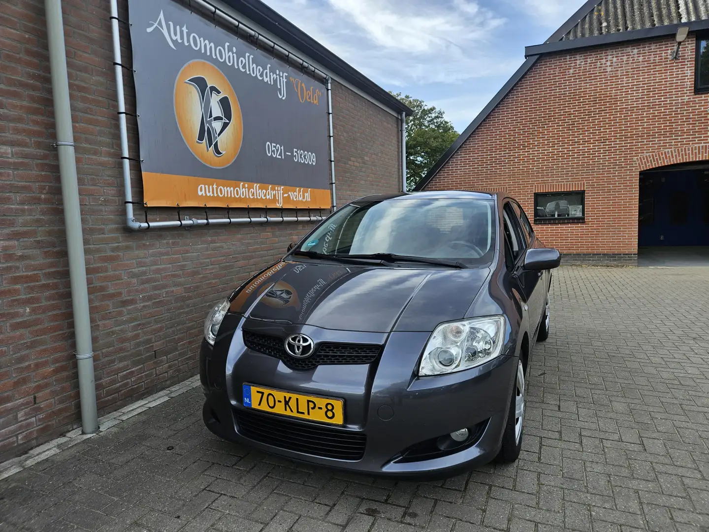 Toyota Auris 1.3 Aspiration Grijs - 1