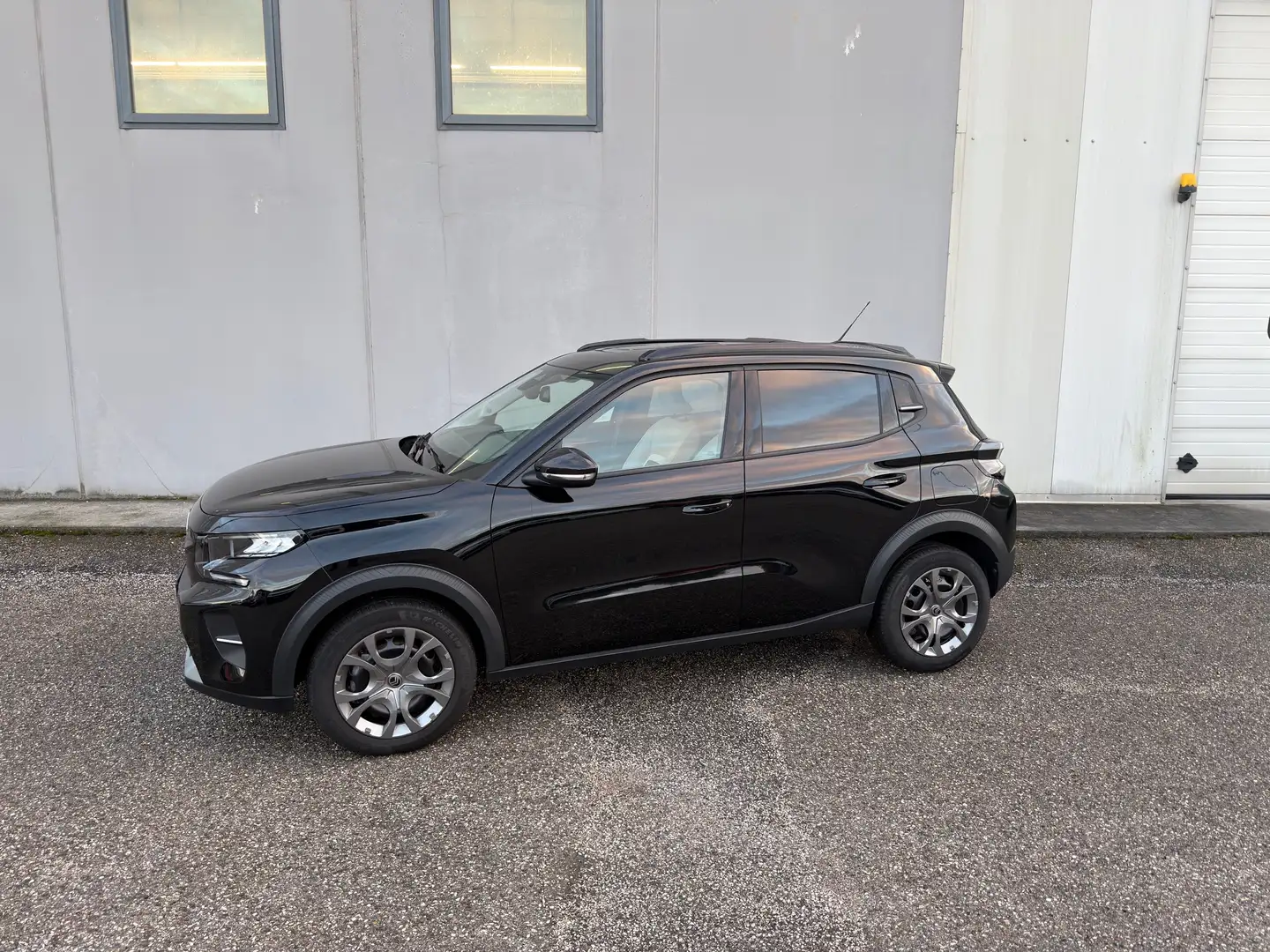 Citroen C3 IV 1.2 turbo Max 100cv Negro - 2