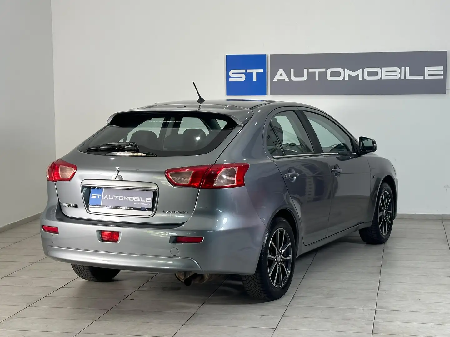 Mitsubishi Lancer 1.6 Comfort Line // 1.BESITZ // KAMERA // Gris - 2