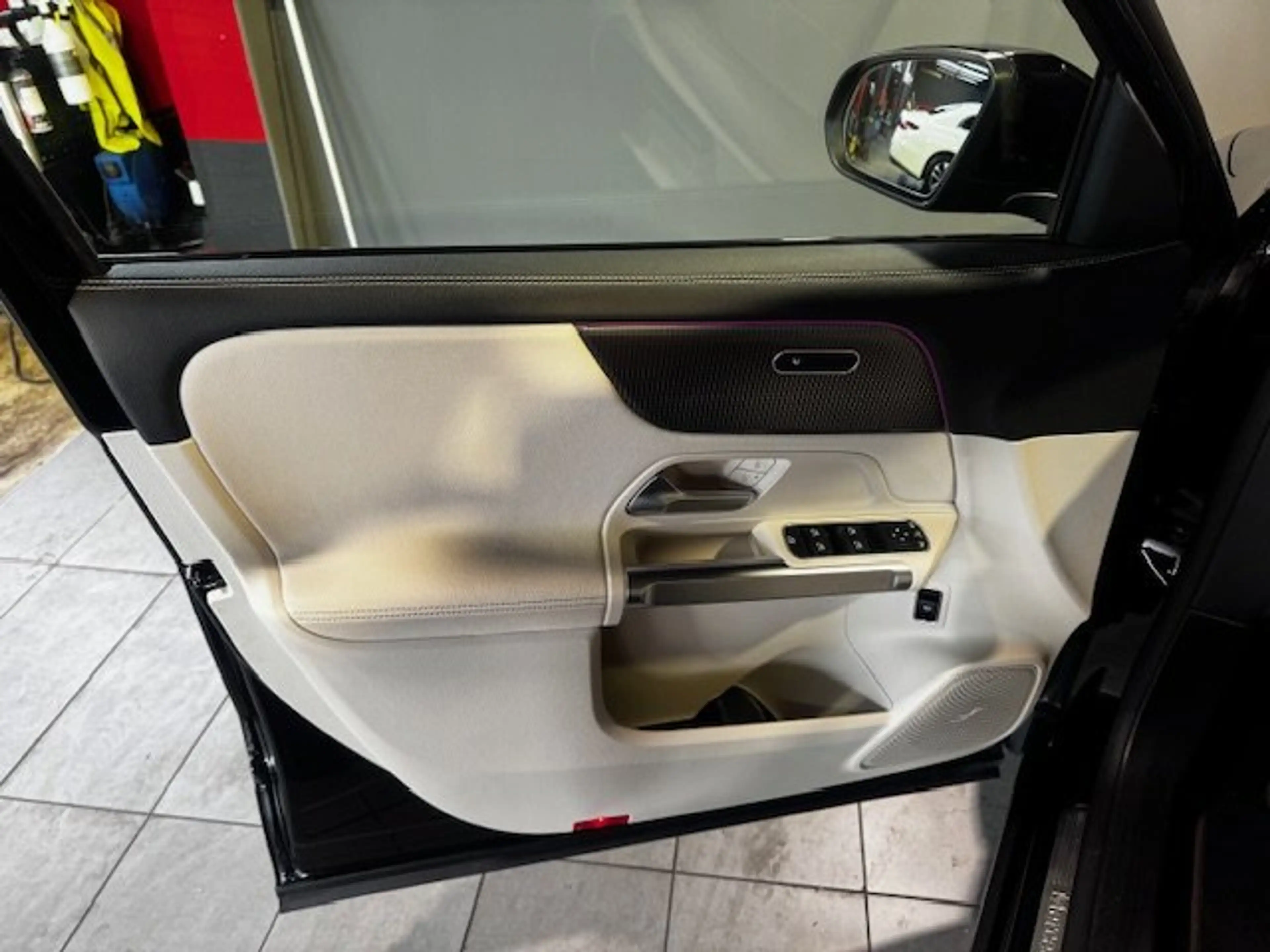 Mercedes-Benz EQB 250 Progressive Night Dist/360°/LED/Sound/18 — photo 12