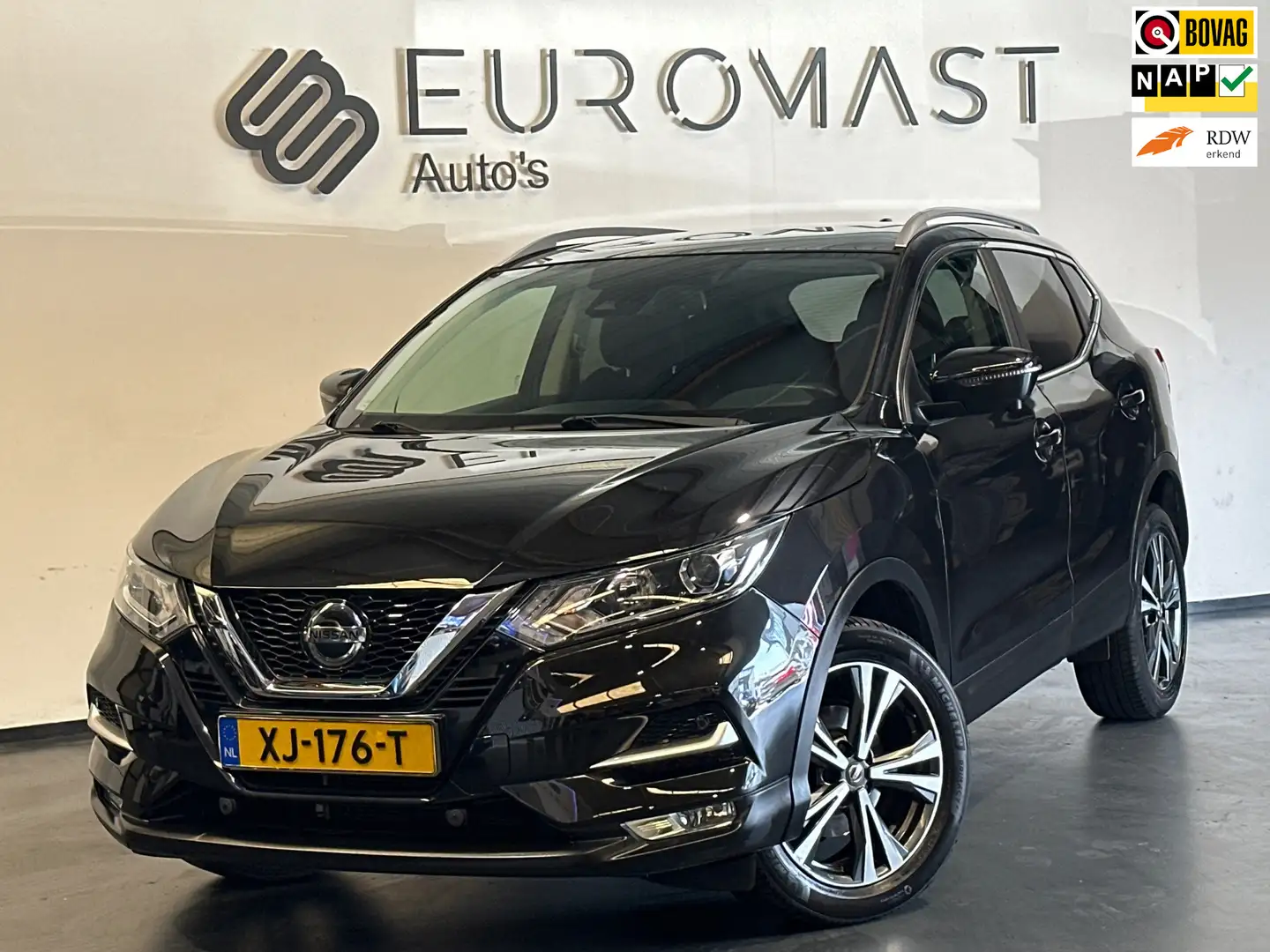 Nissan Qashqai 1.2 N-Connecta Navi Panoramdak Cruise Airco Pdc Ni Zwart - 1