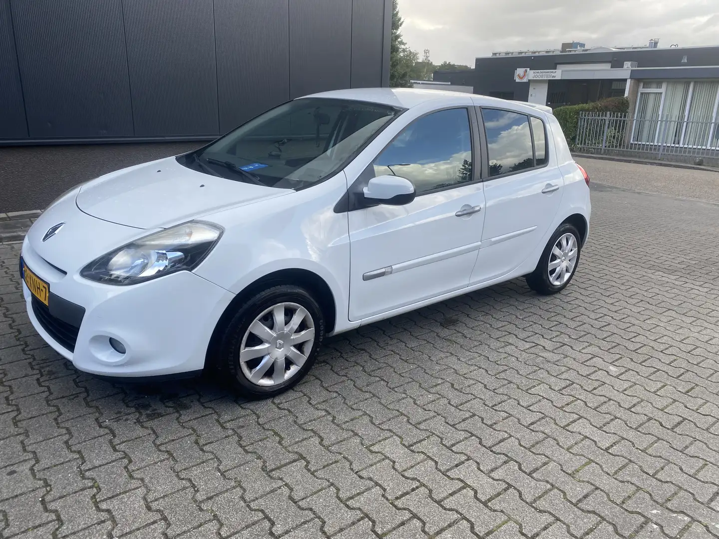 Renault Clio 1.2 Authentique Wit - 2