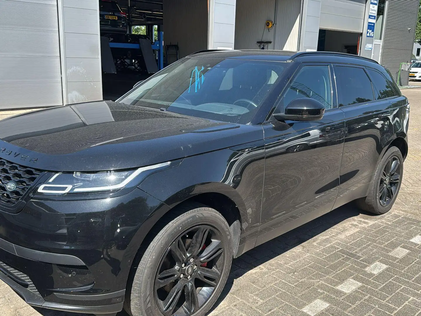 Land Rover Range Rover Velar 2.0 I4 AWD R-Dynamic SE | € 15.650,- NETTO! | Lede Zwart - 2
