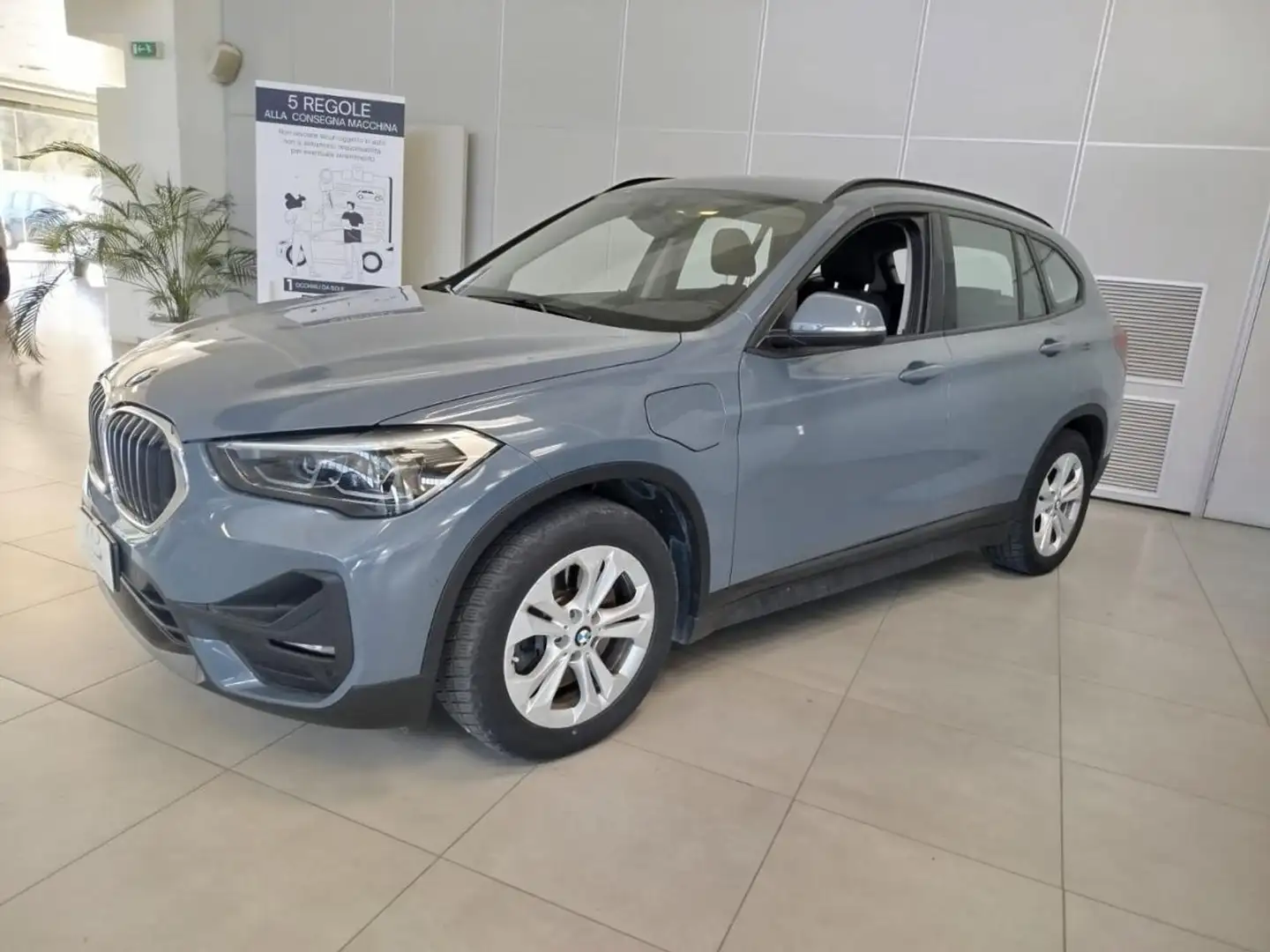BMW X1 xDrive25e Business Advantage Gris - 2