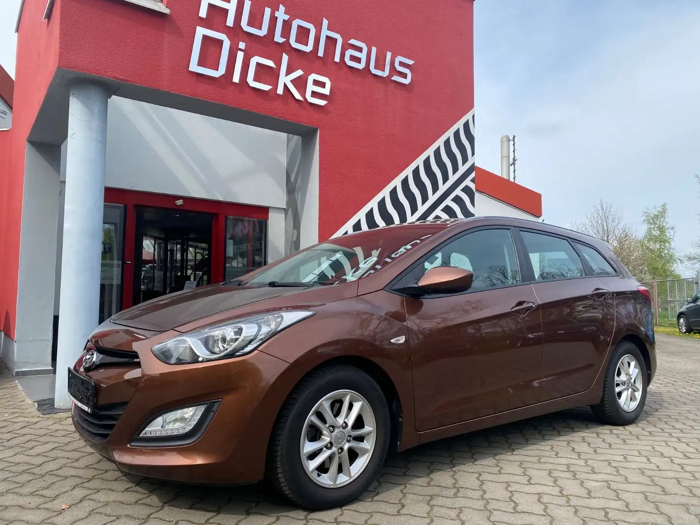 Hyundai i30 cw Klima Tempomat Lenkradheizg 2.Hd Braun - 1