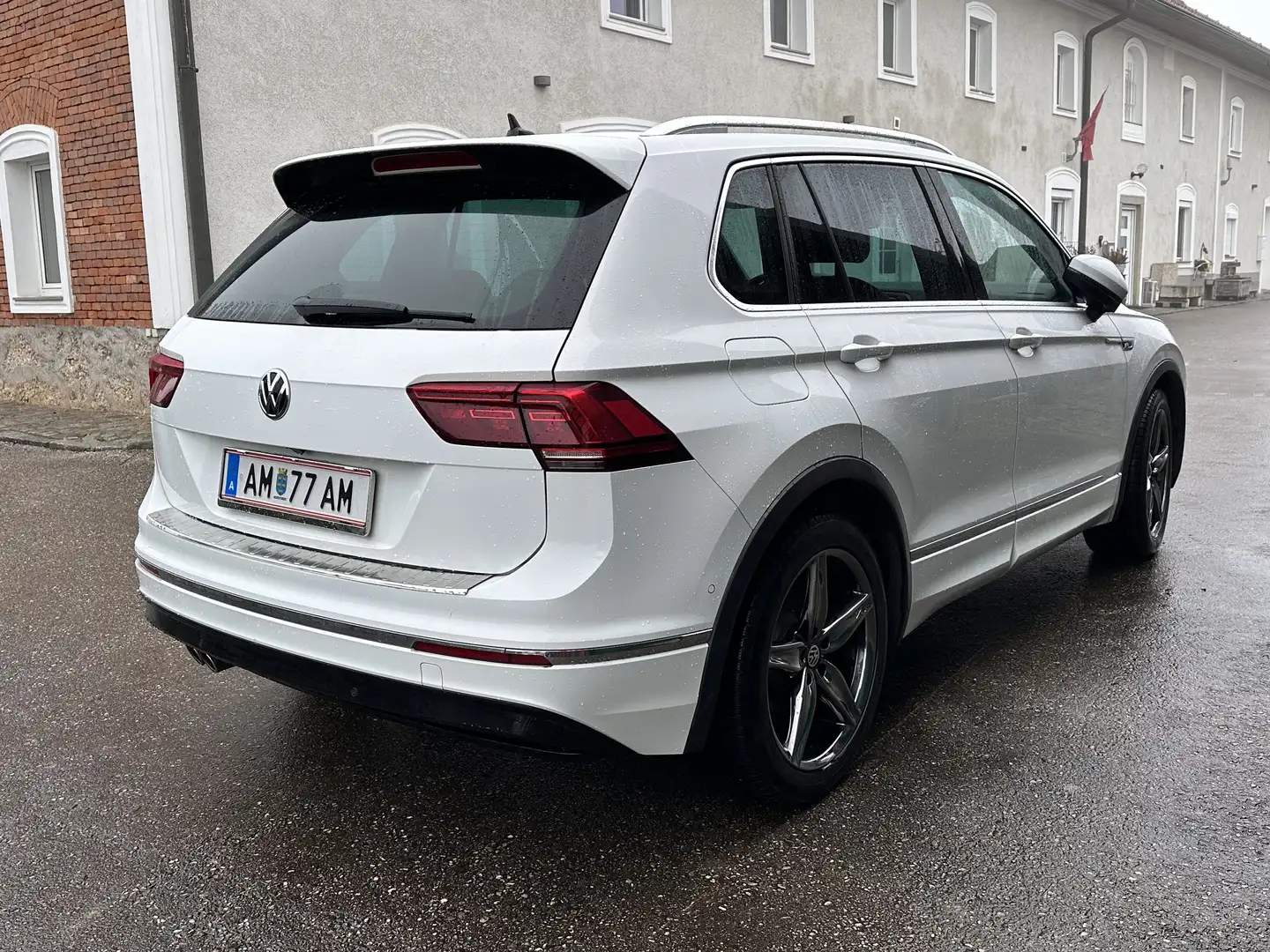 Volkswagen Tiguan 2,0 TDI SCR Highline DSG R-Line Weiß - 2