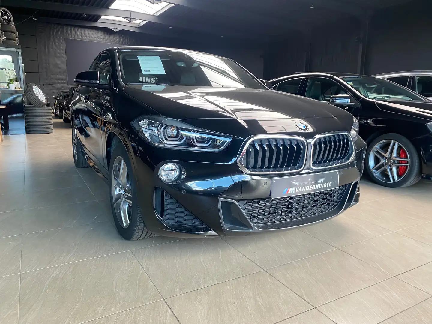 BMW X2 1.5i sDrive18 OPF Zwart - 2