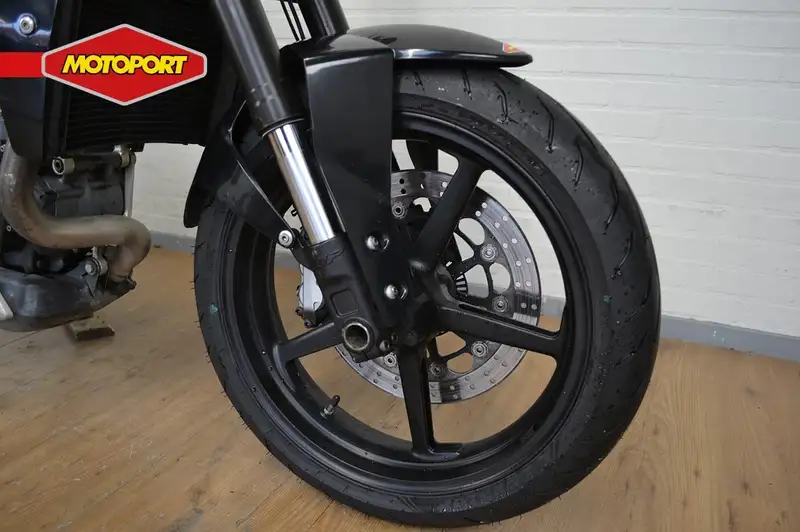 KTM 690 Duke - foto 3