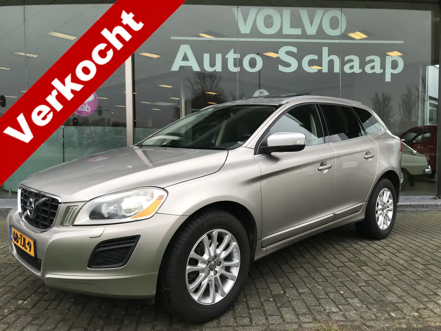 Volvo XC60 2.0 D3 5-cil. Summum Automaat | Rijklaar incl gara Grijs - 1