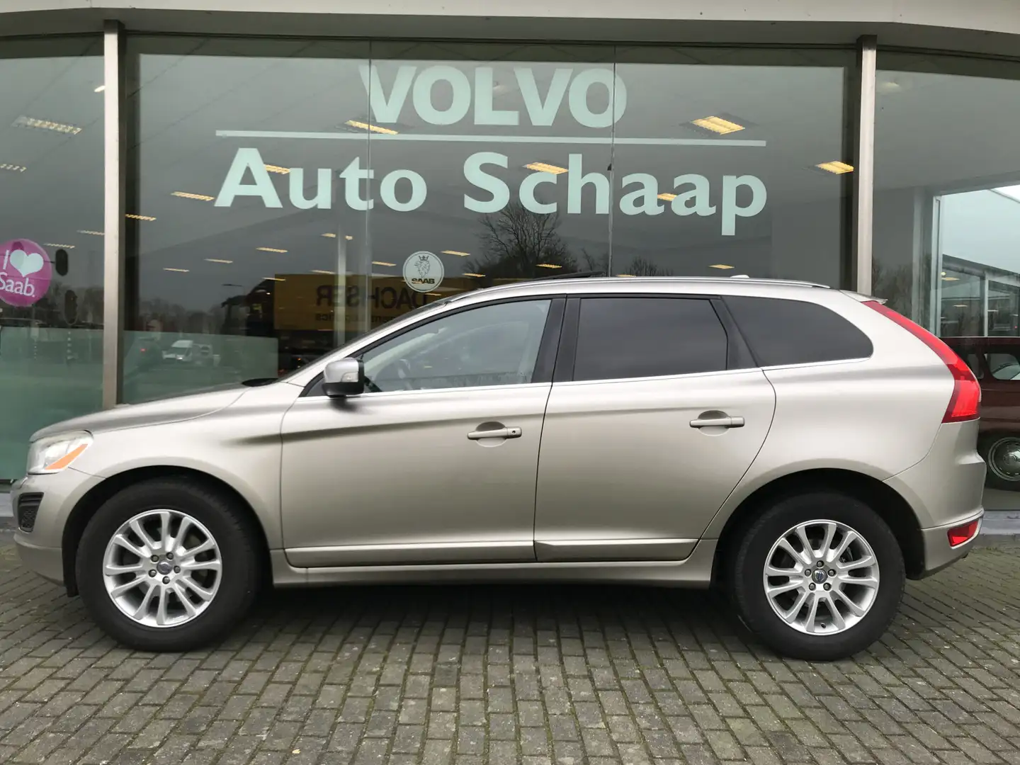 Volvo XC60 2.0 D3 5-cil. Summum Automaat | Rijklaar incl gara Grijs - 2
