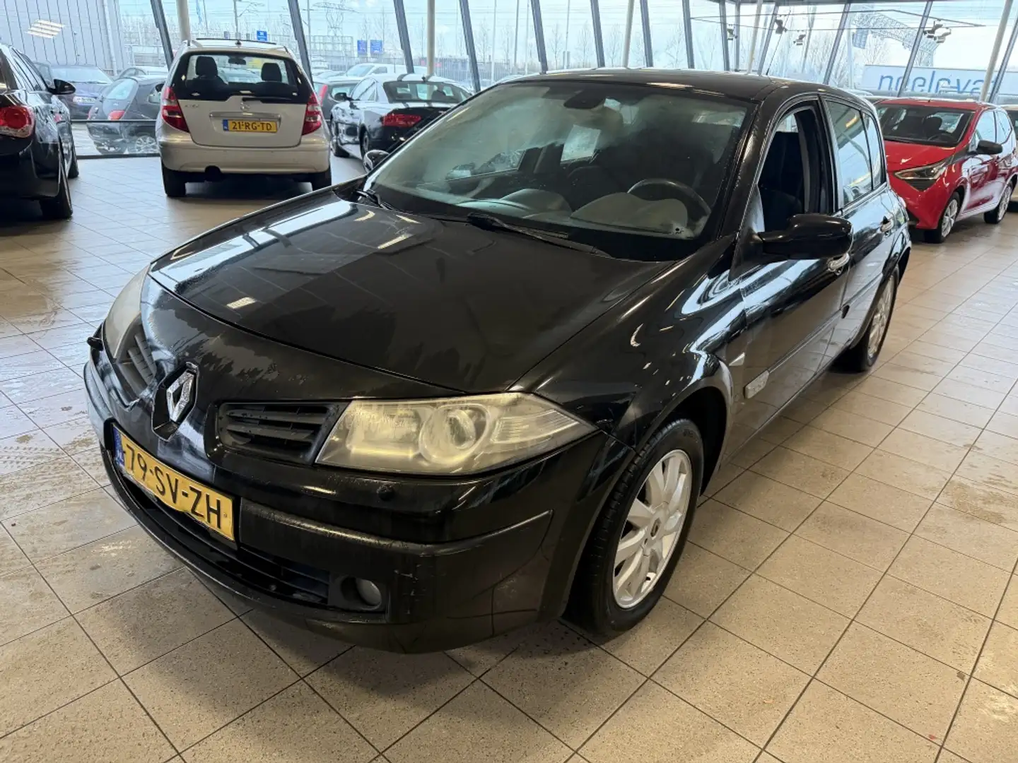 Renault Megane 2.0-16V Tech Line Schwarz - 1