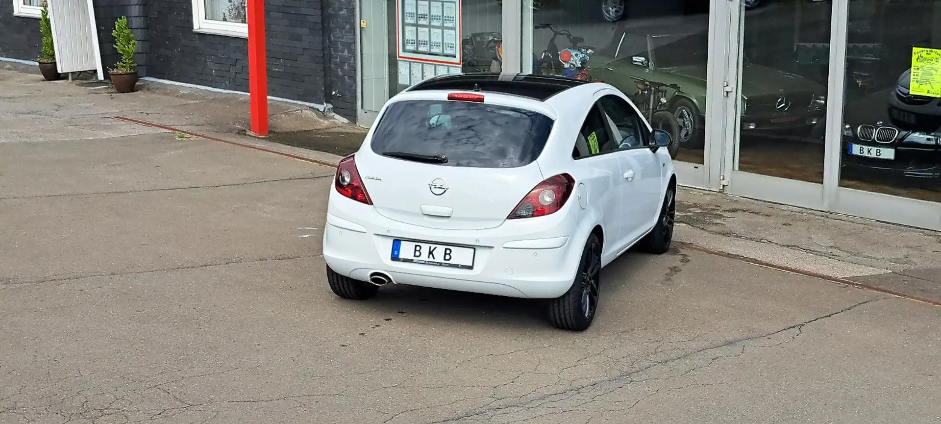Opel Corsa Klima Shzg Lkrhzg PDC Reifen/Insp/HU/AU neu - 2