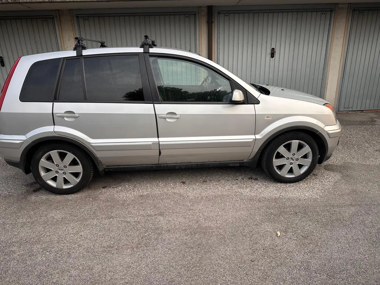 Ford Fusion Fusion 1.6 tdci Collection Gris - 1