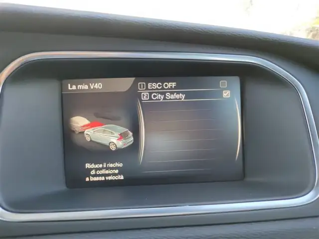 Volvo V40 view 15