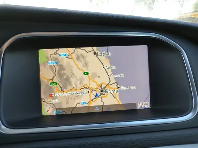 Volvo V40 view 12