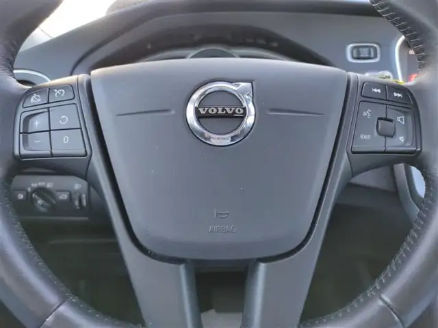 Volvo V40 view 10
