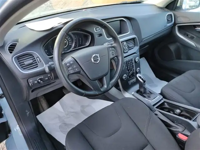 Volvo V40 view 8