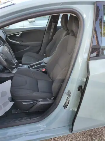 Volvo V40 view 14