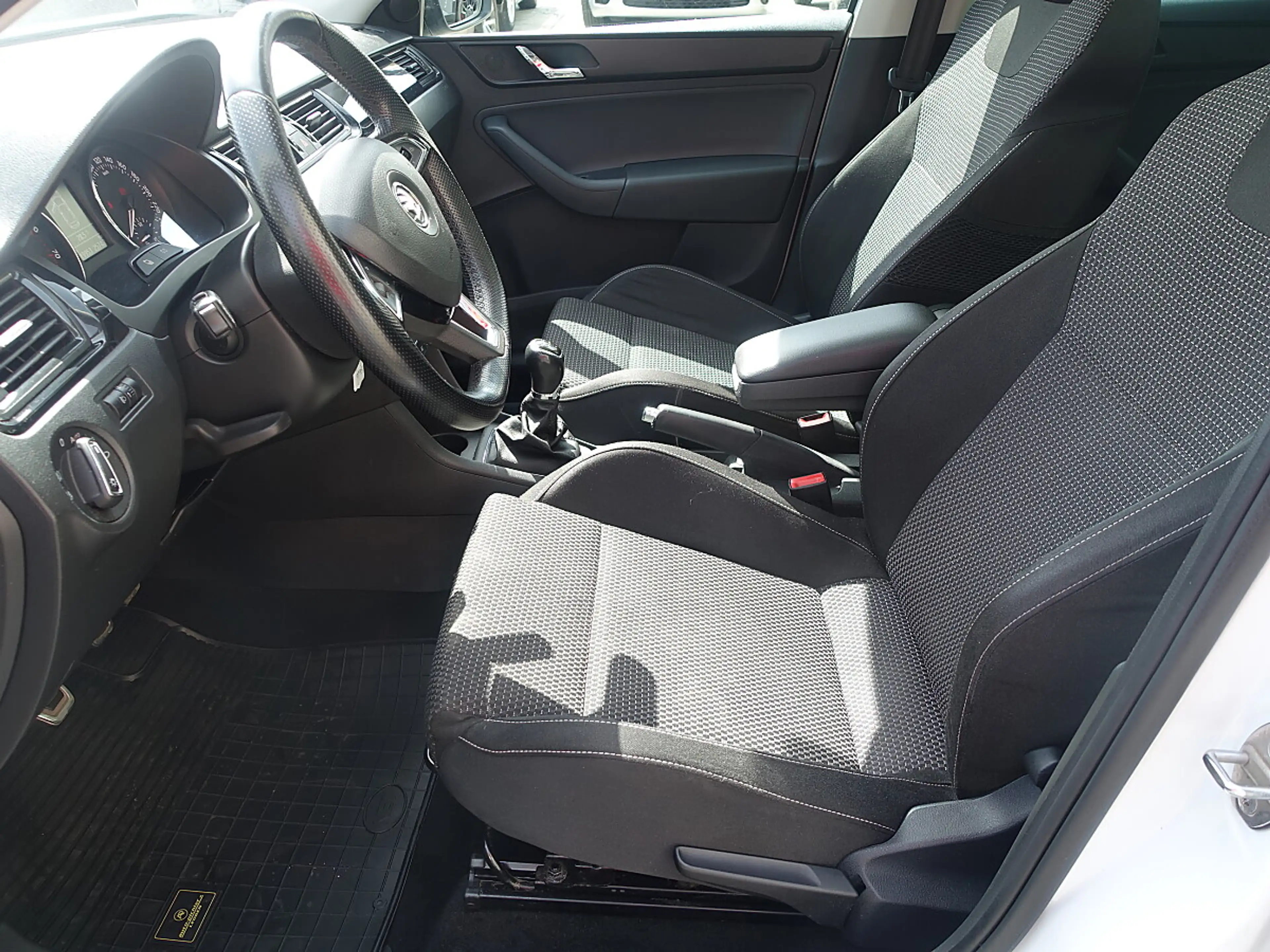 Skoda Rapid/Spaceback Rapid Spaceback 1,2 TSI Ambition Green tec — photo 13