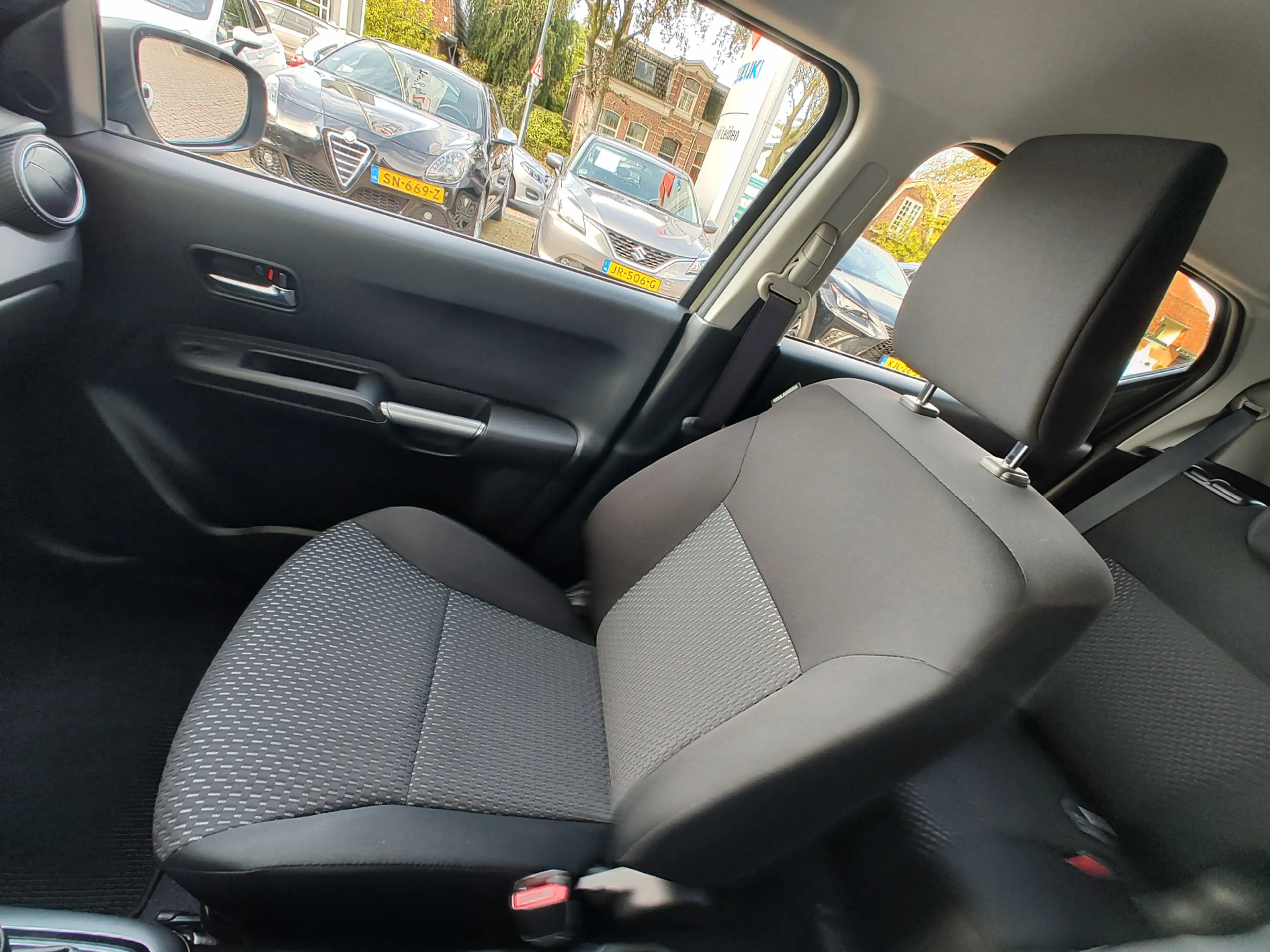 Suzuki Ignis 1.2 SMART HYBRID STYLE Clima | Cruise | Autonome n — photo 29