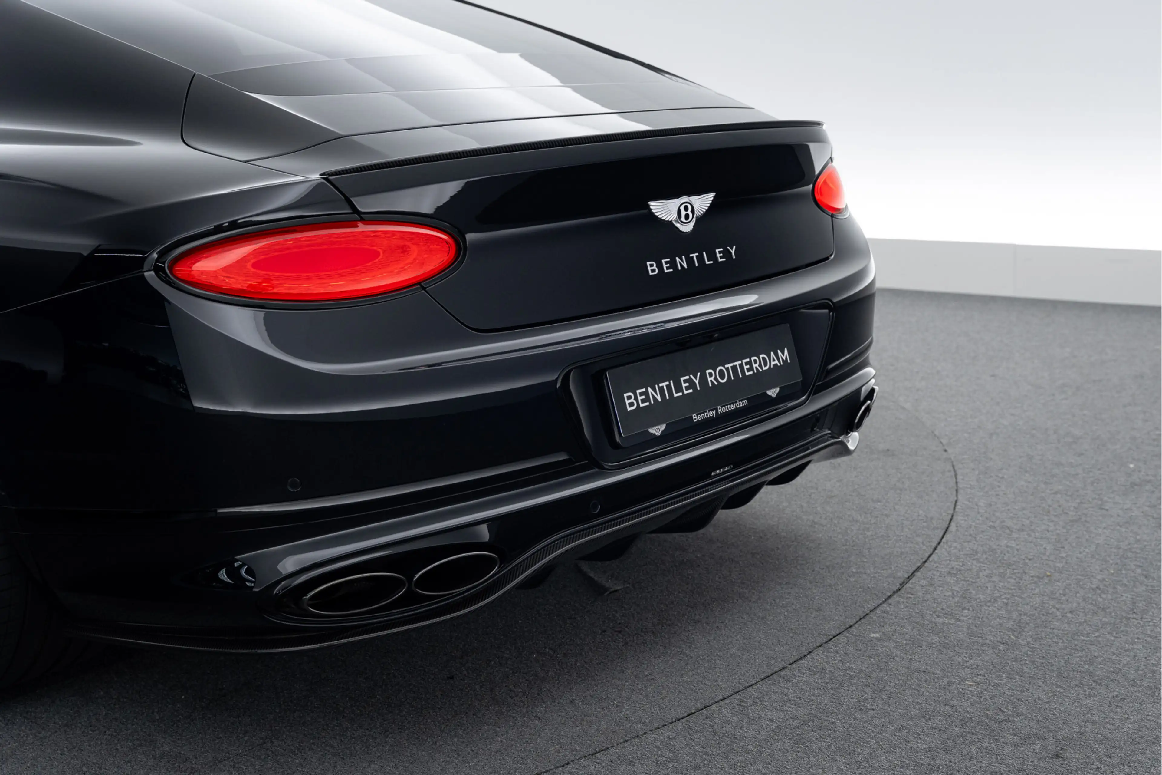 Bentley Continental GT Convertible V8 MY2022 — photo 14