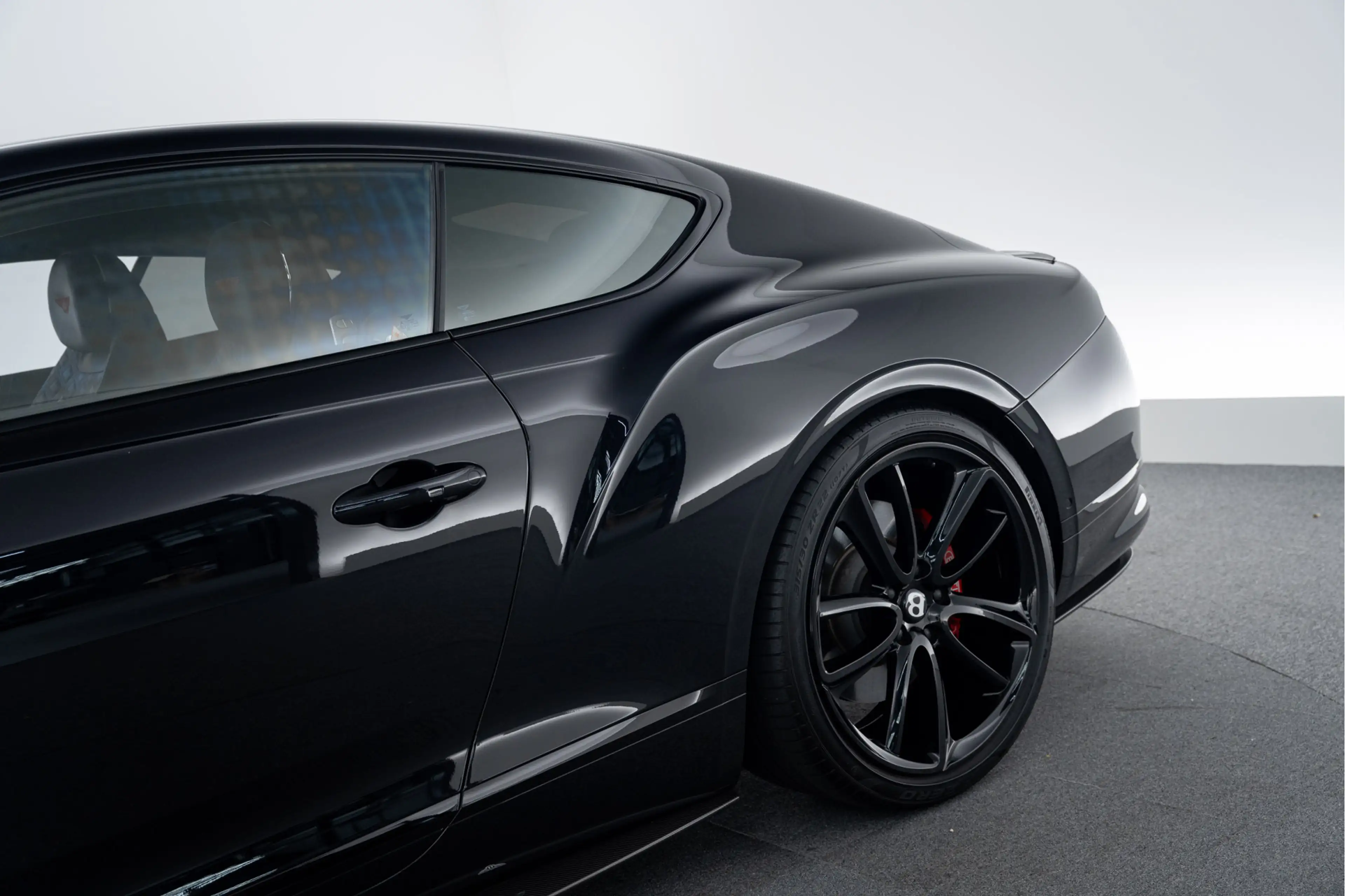 Bentley Continental GT Convertible V8 MY2022 — photo 13