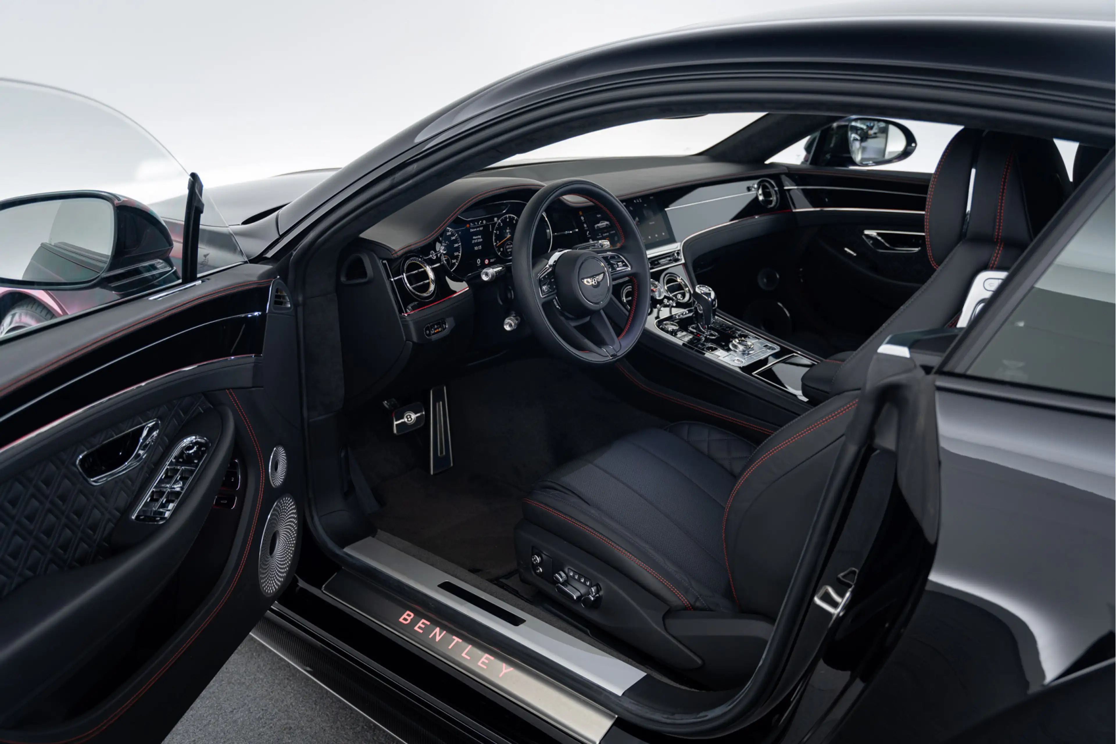 Bentley Continental GT Convertible V8 MY2022 — photo 6