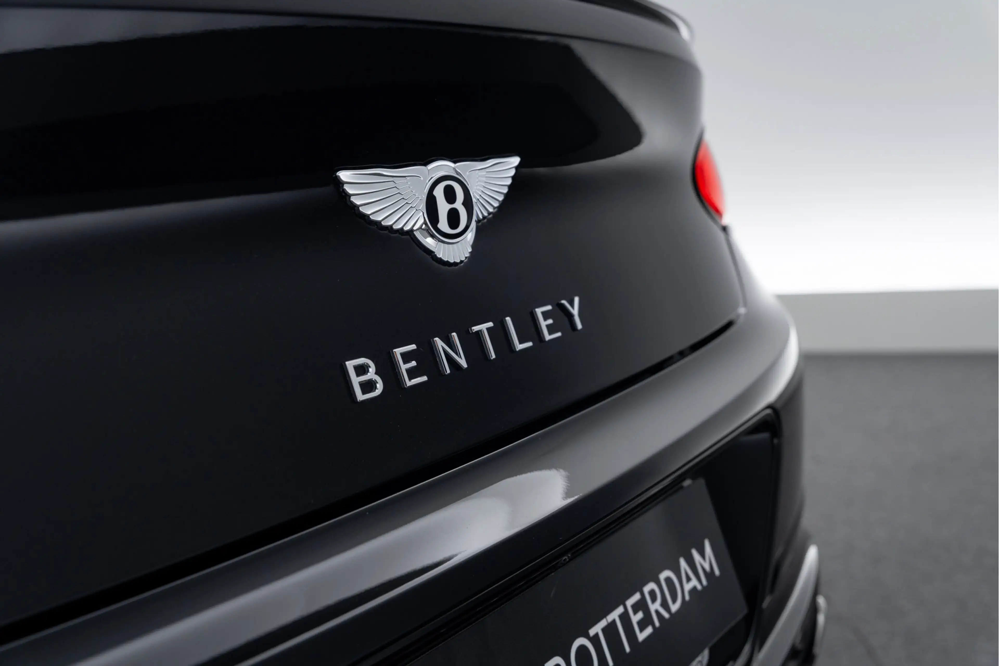 Bentley Continental GT Convertible V8 MY2022 — photo 15