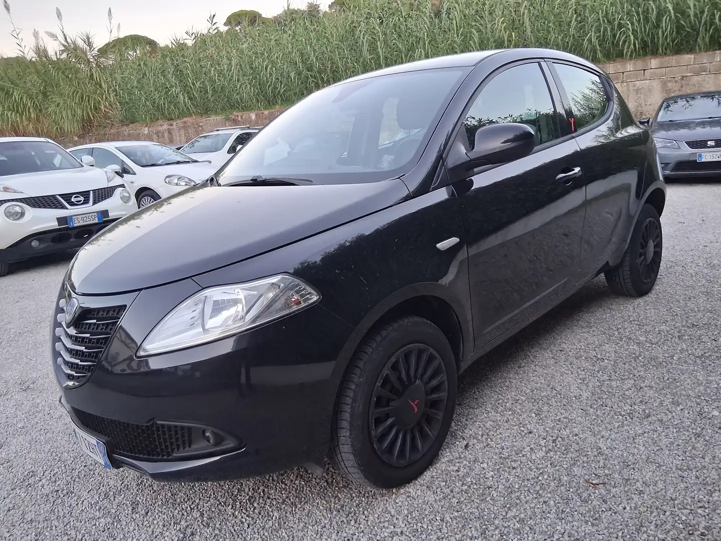Lancia Ypsilon Ypsilon  0.9 t.air Gold ecochic metano 80cv E5+ Nero - 1