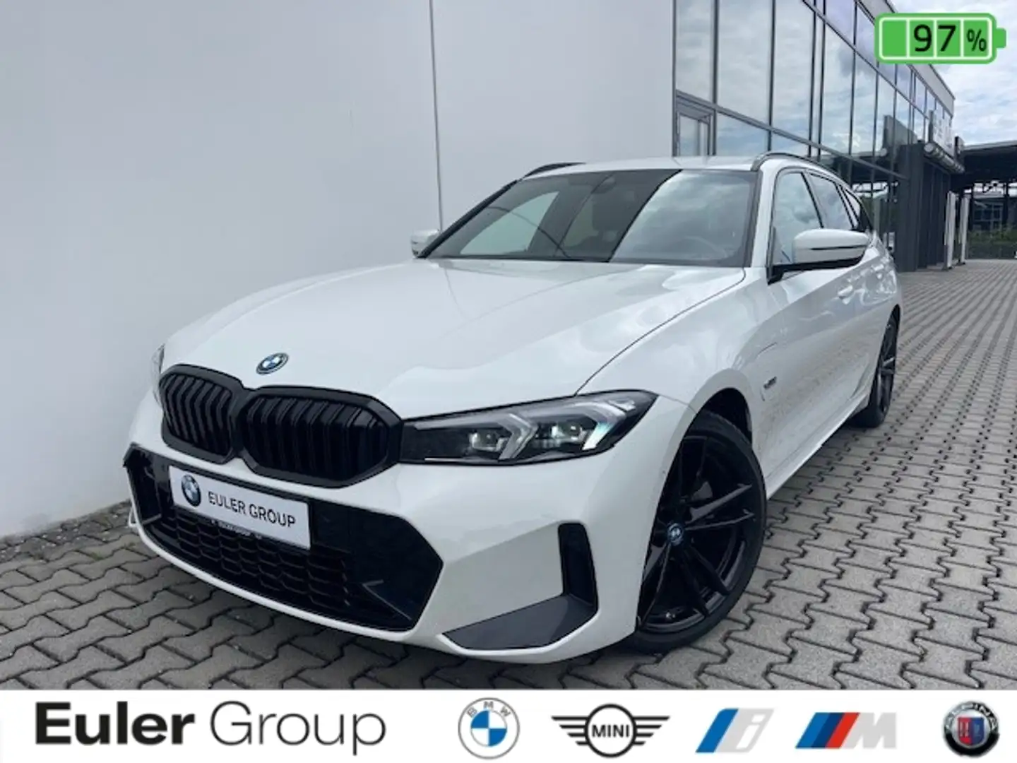 BMW 320 e Touring M-Sport AHK Parkass LCPlus SHZ Weiß - 1