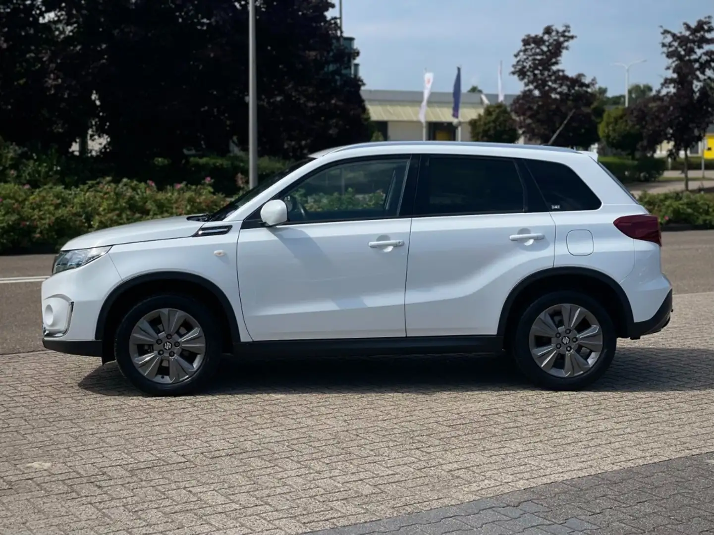 Suzuki Vitara 1.4 B.JET SELECT SH TREKHAAK 1500KG CAMERA NAVI C Wit - 2