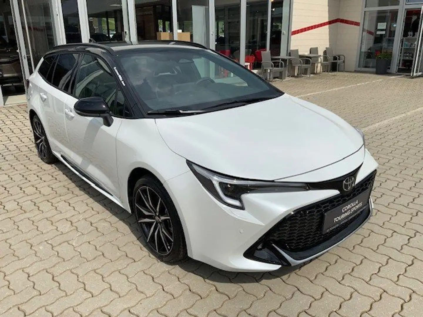 Toyota Corolla Touring Sports 2,0 TS Hybrid GR Sport Smart Connec Weiß - 1