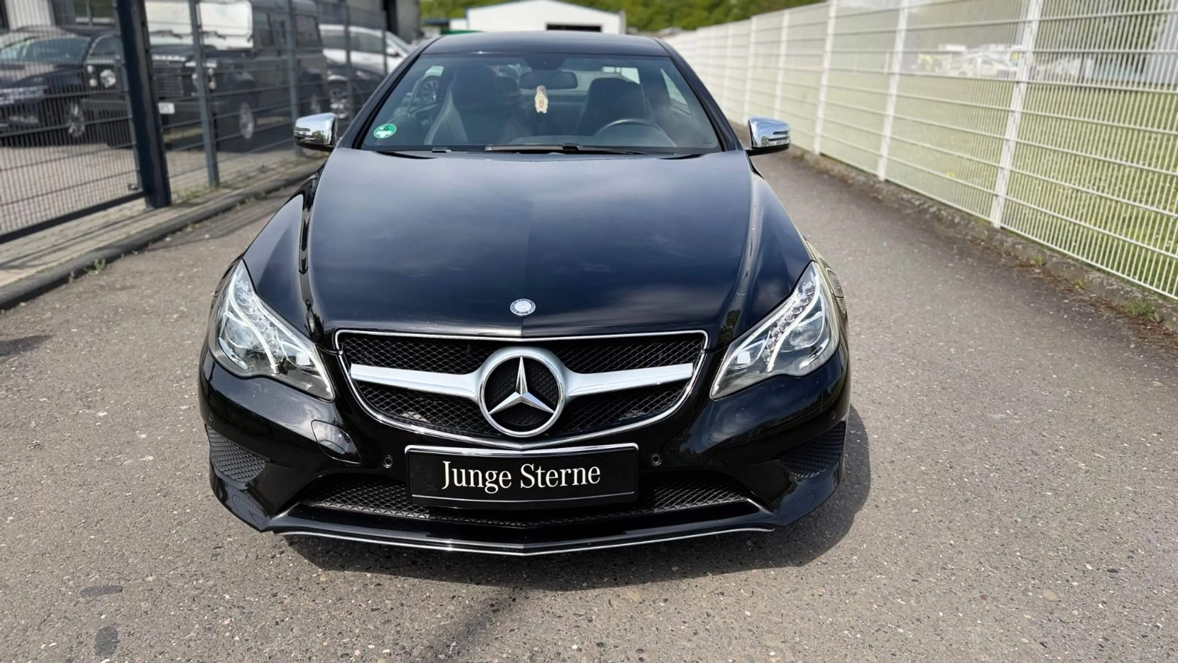 Mercedes-Benz E 250 Coupe — photo 2