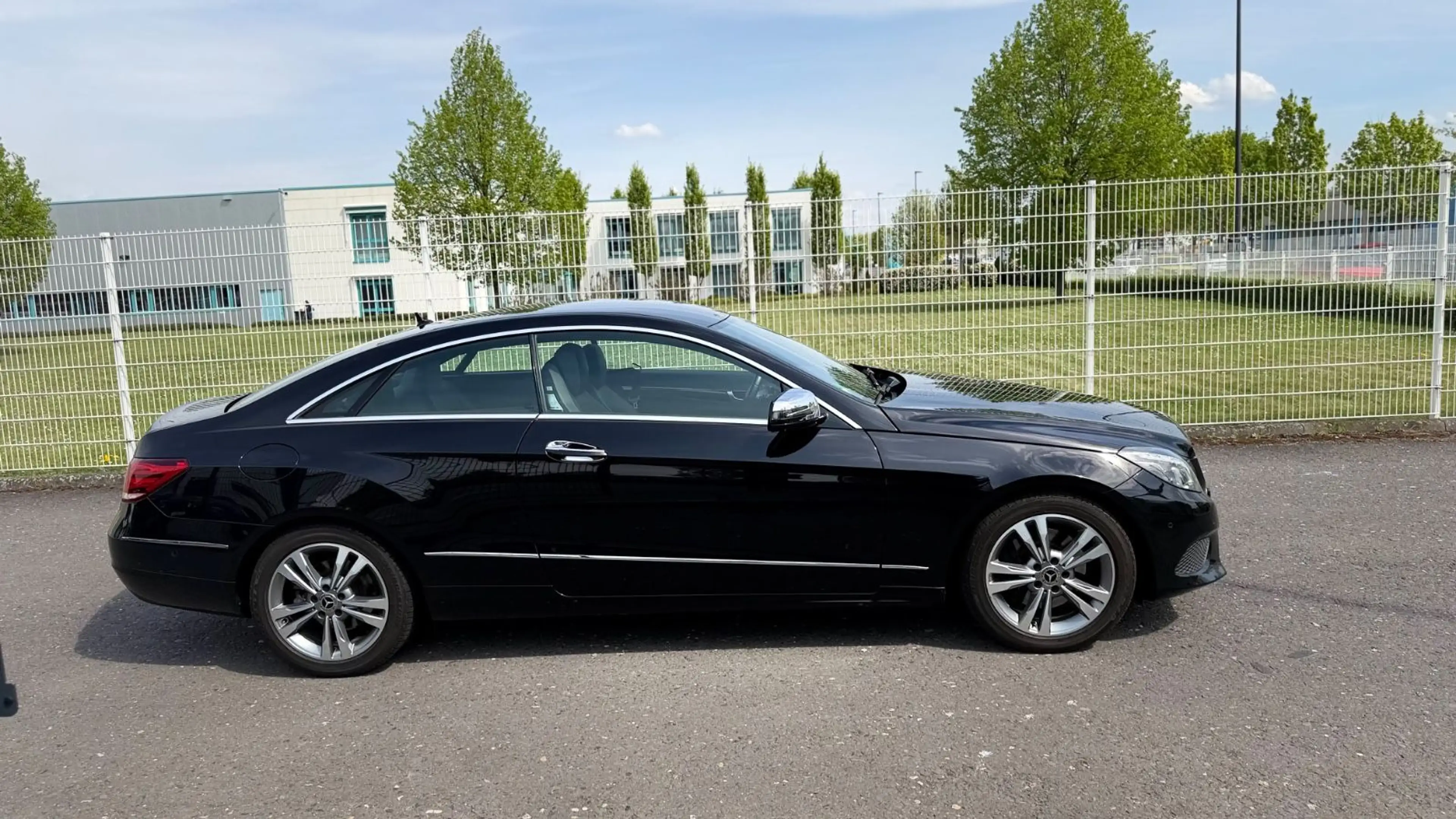 Mercedes-Benz E 250 Coupe — photo 14