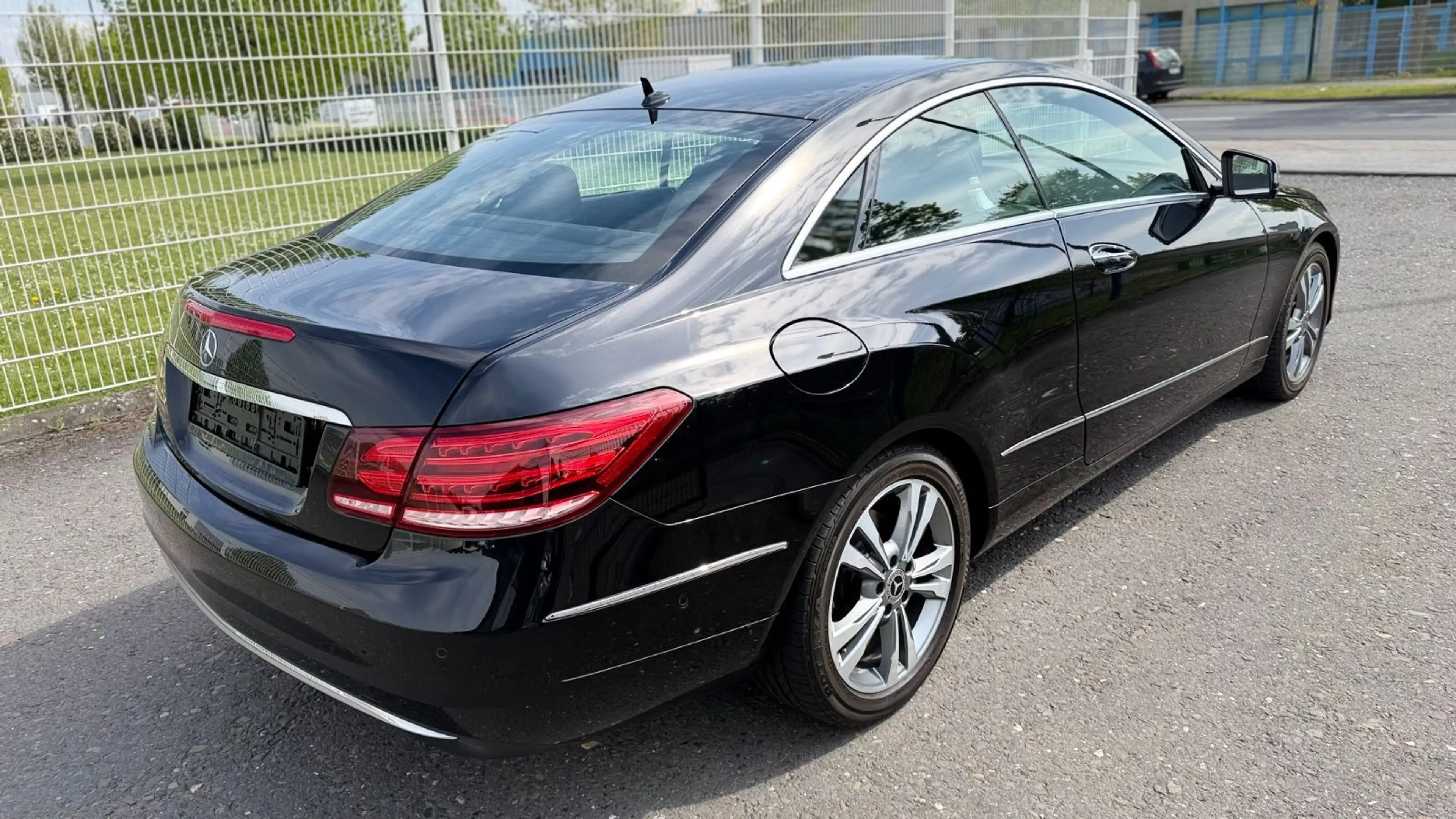 Mercedes-Benz E 250 Coupe — photo 4