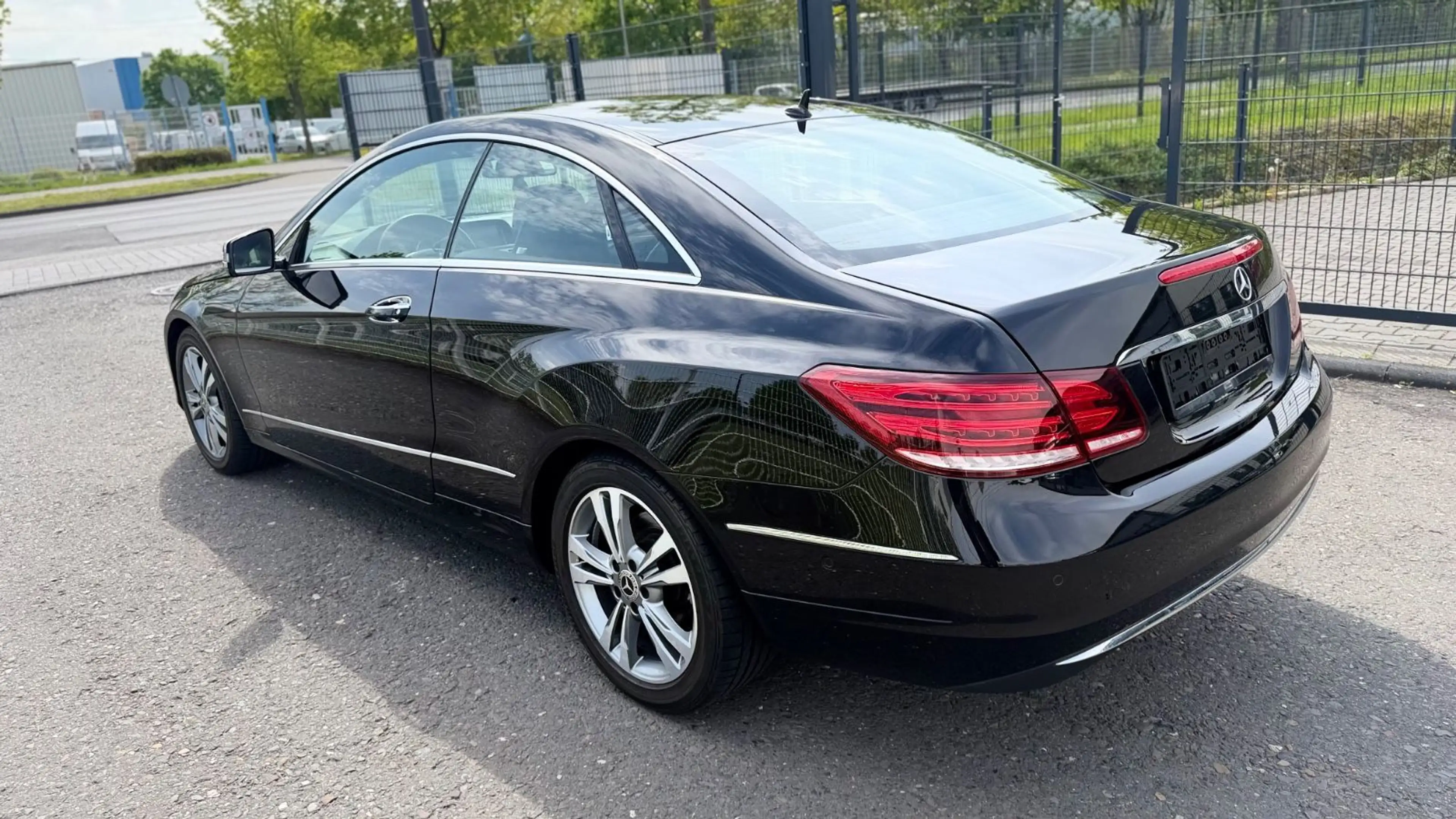 Mercedes-Benz E 250 Coupe — photo 5