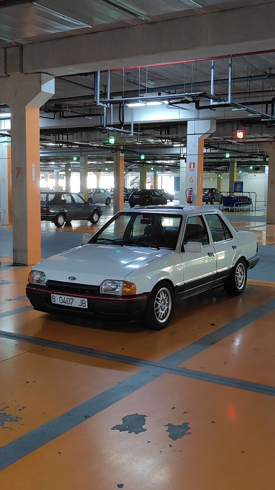 Ford Orion 1.6i Ghia - foto 1