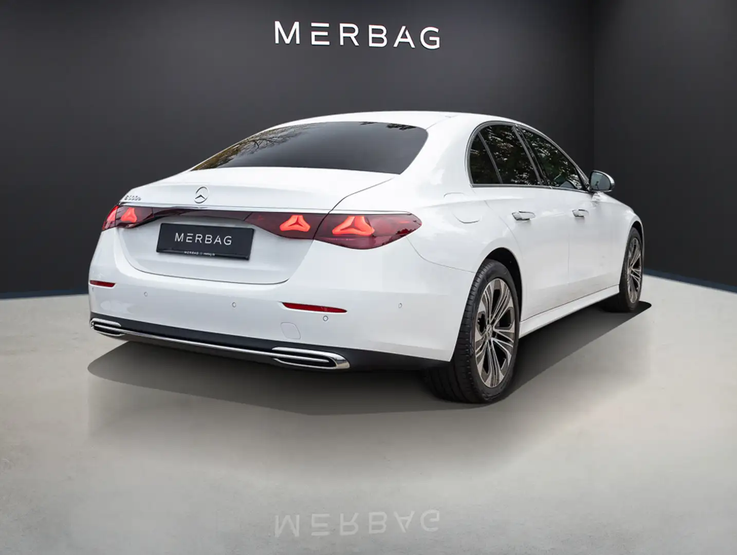 Mercedes-Benz E 300 e Limousine ACC AHK LED Navi SHZ Winterp. Weiß - 2