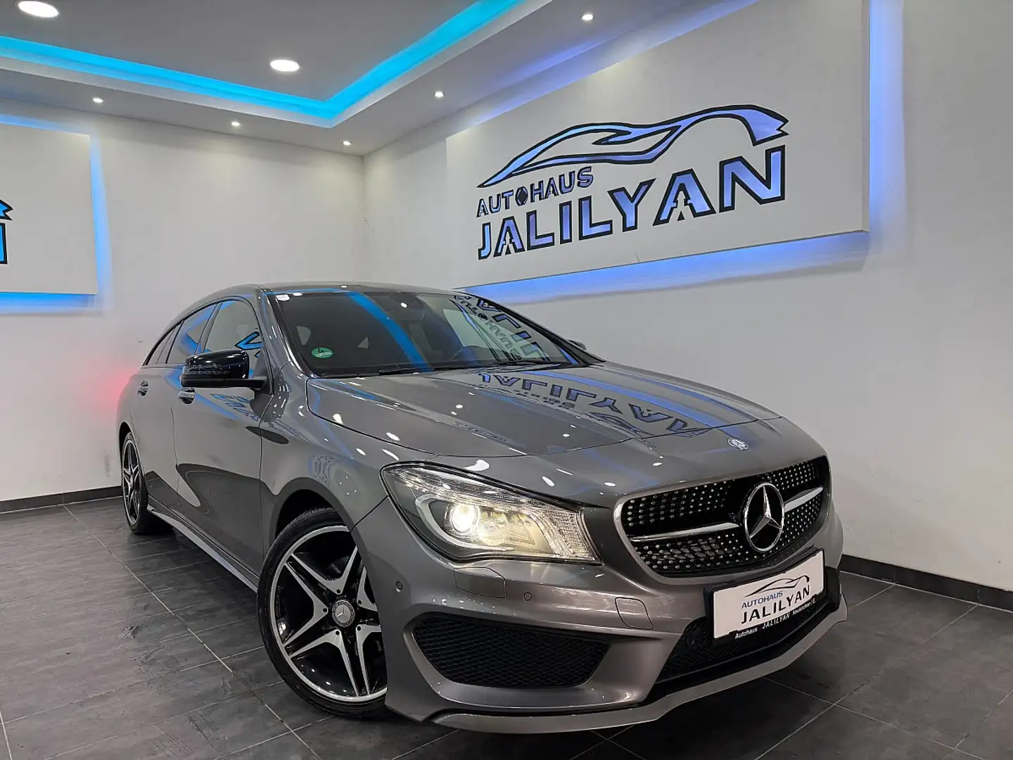 Mercedes-Benz CLA 200 d Aut. AMG-LINE, AHK, NAVI, LED+XENON, Grau - 1