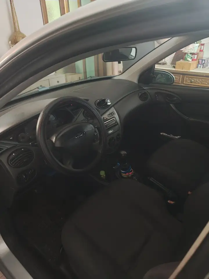 Ford Focus 5p 1.8 td Ambiente, foto 2