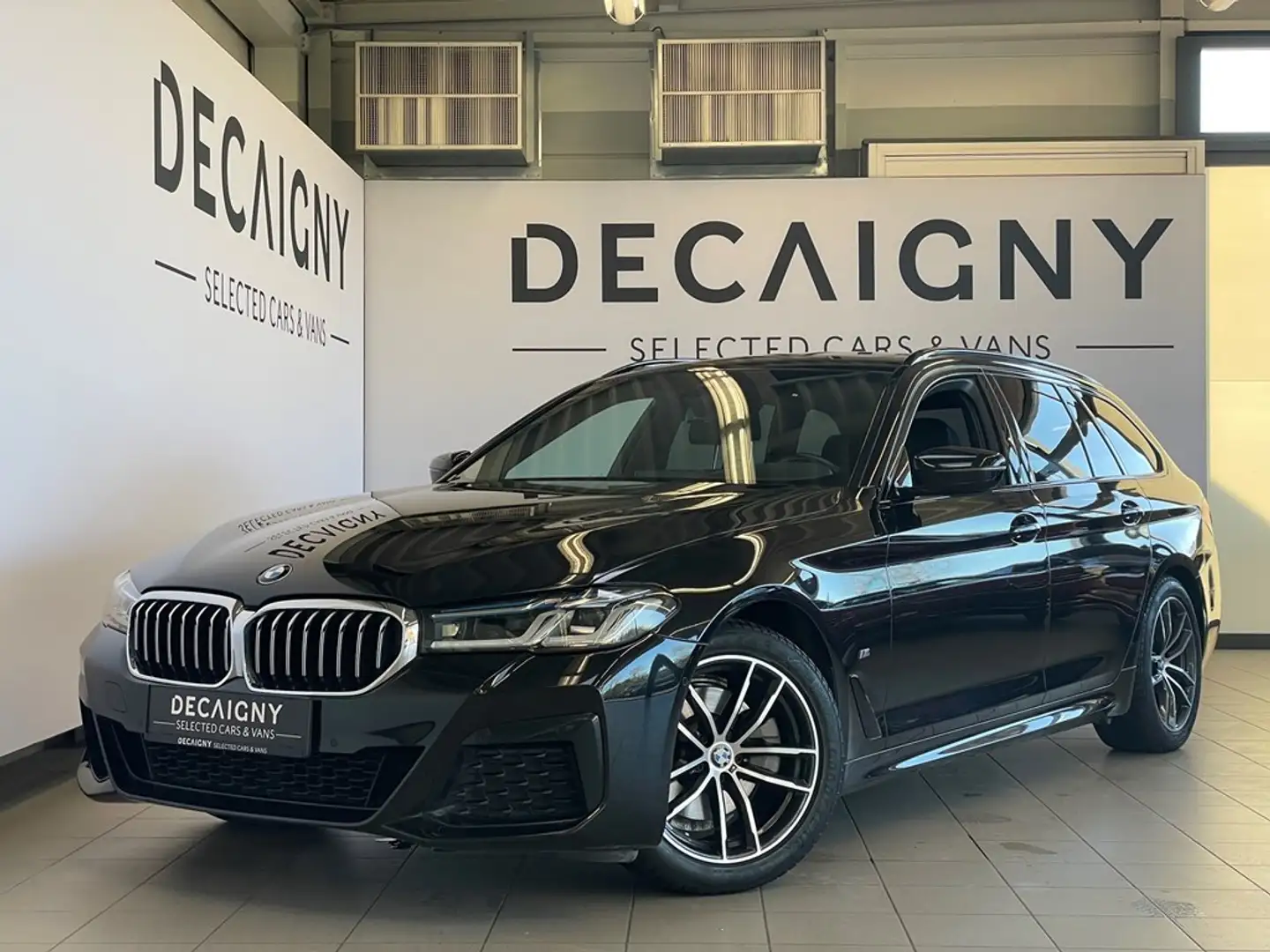 BMW 520 i M-Pack *App Connect*Panodak*Camera*Trekhaak Schwarz - 1