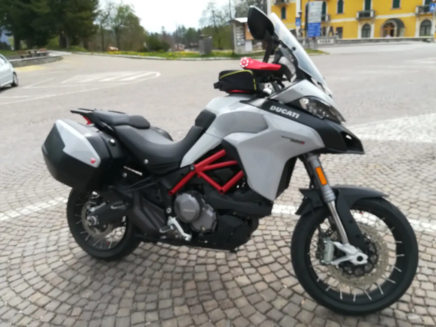 Ducati Multistrada 950 S   glossy gray cerchi a raggi Šedá - 1