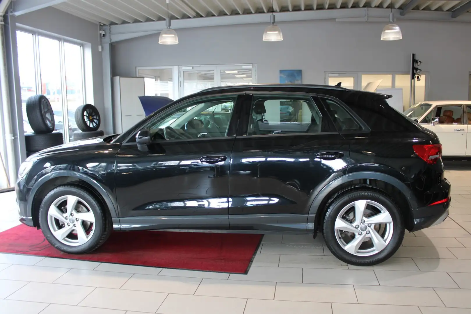 Audi Q3 35 TFSI advanced Carplay*Sitzheizung+1.Hand Чорний - 2