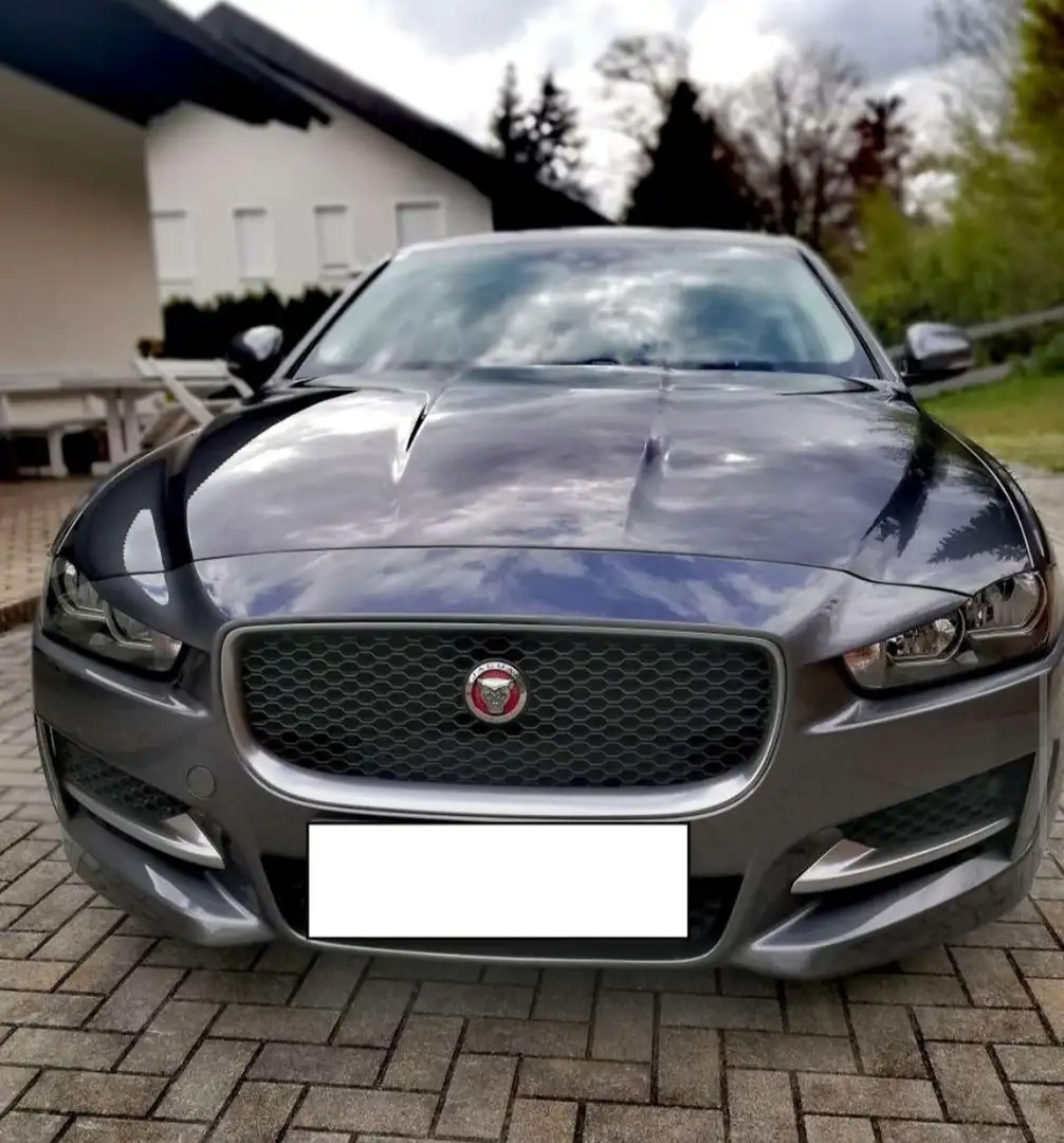 Jaguar XE 20d R-Sport - 1