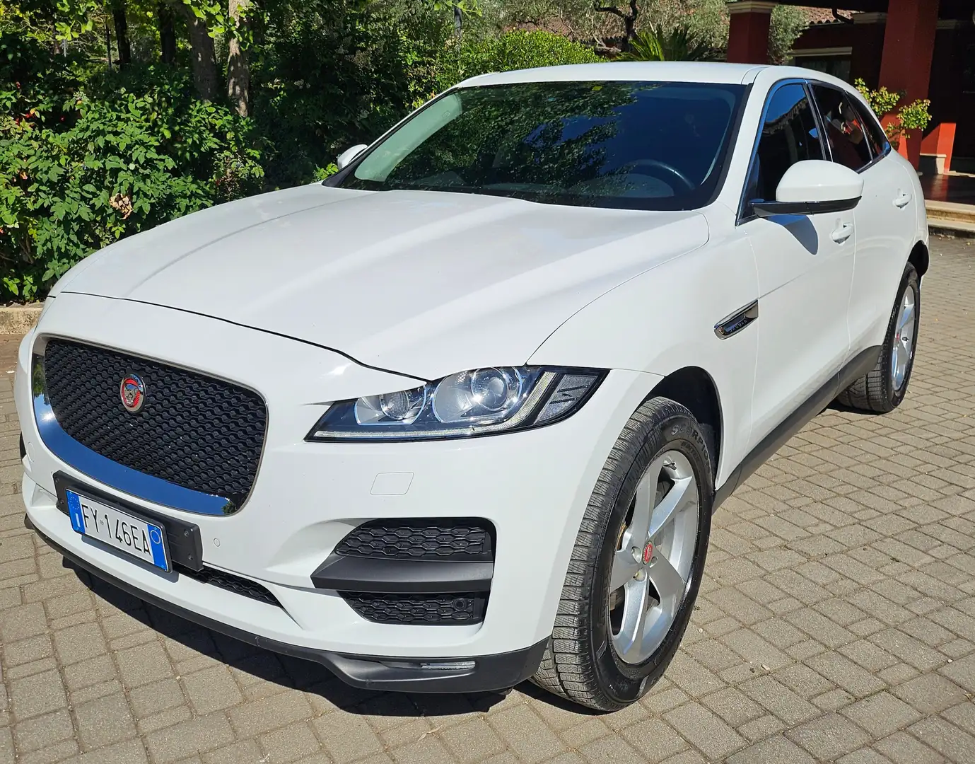 Jaguar F-Pace F-PACE 2,0d 180CV AWD PRESTIGE Bianco - 1