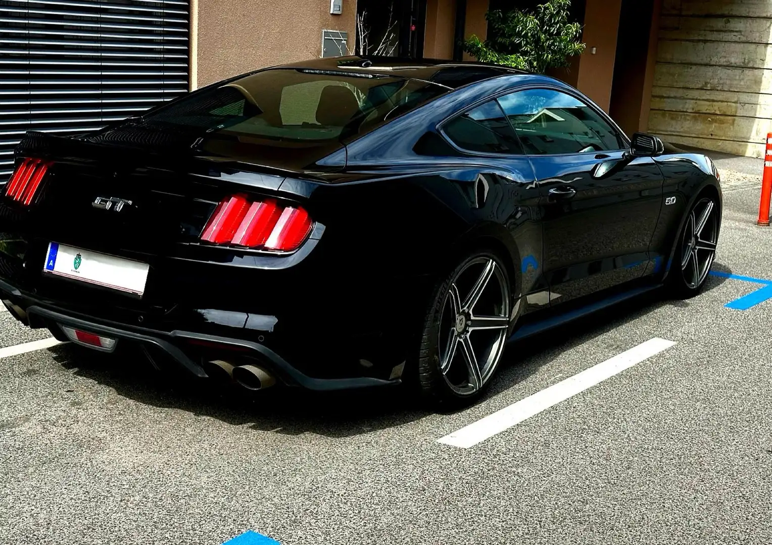 Ford Mustang American version Fastback 5.0 Ti-VCT V8 Aut. GT - 2