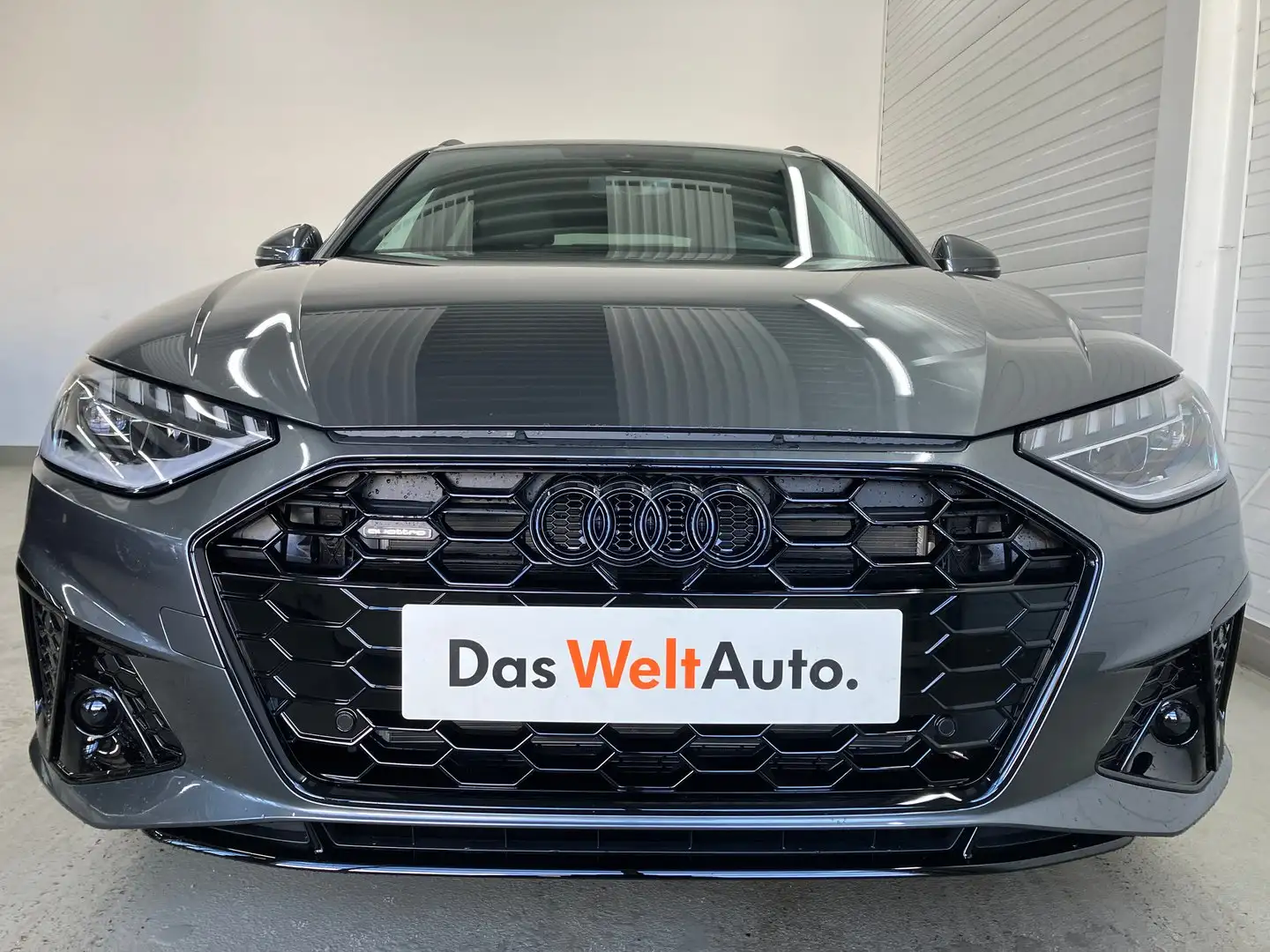 Audi A4 40 TDI quattro S line Серый - 2