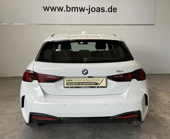 BMW 1 Series view 13