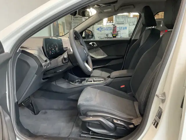BMW 1 Series view 7